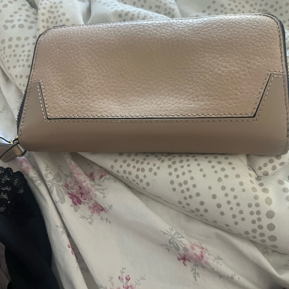 Burberry wallet.- reposhing from purchase in jebwa for 600.00. New condition.